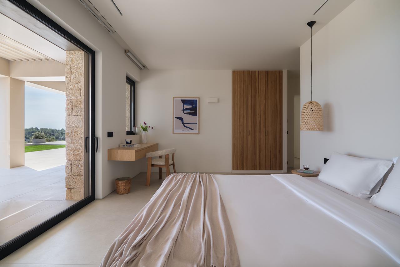 Principal bedroom opening to the garden